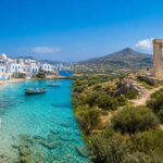 découvrez quelle île des cyclades privilégier pour votre premier voyage : paros ou naxos. guide complet pour choisir entre authenticité, plages et culture.