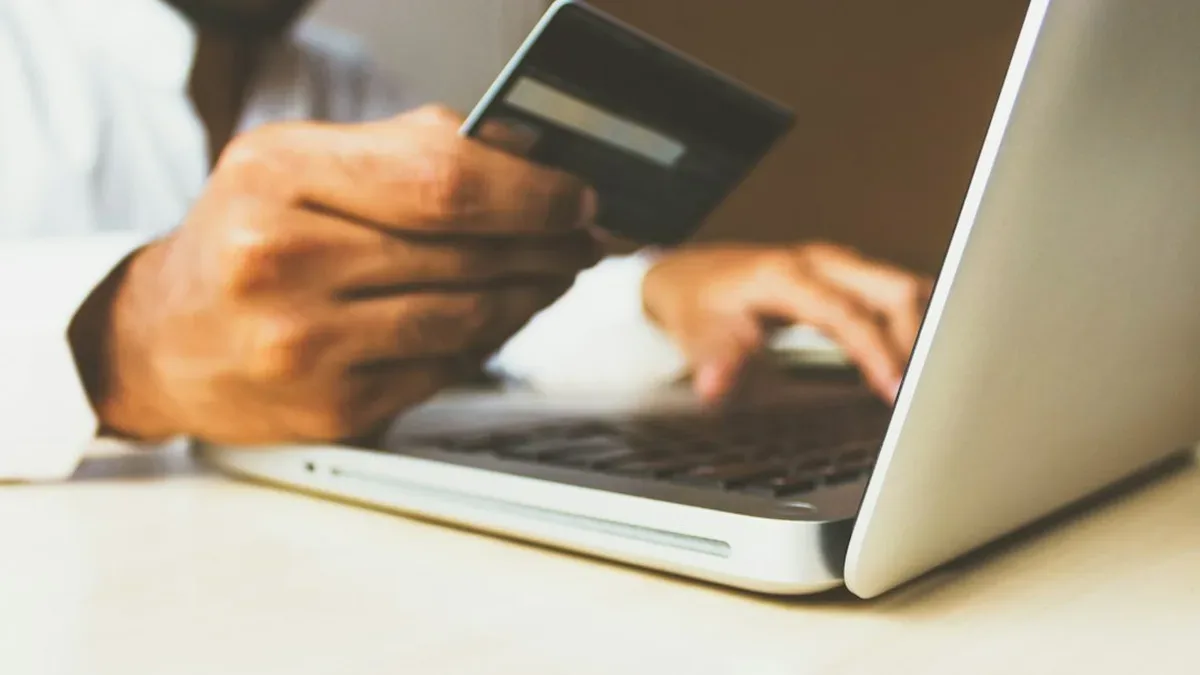 carte bancaire sans frais a l etranger — Carte bancaire sans frais à l'étranger : ce qu’il faut savoir